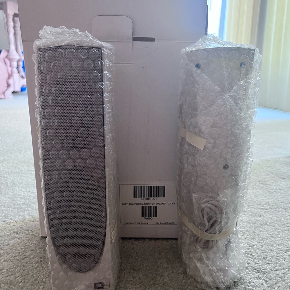 White and Gray Speaker Set